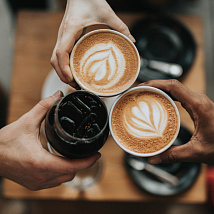 Средняя стоимость чашки кофе в московских заведениях по итогам 2023 года увеличилась на 10 процентов, до 170 рублей