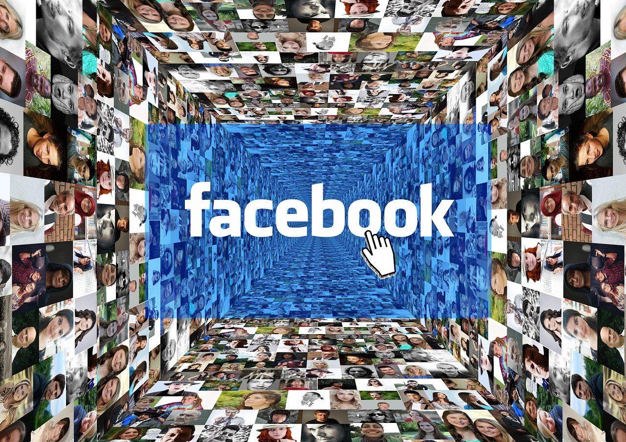 Bloomberg: Facebook ищет сотрудников среди госслужащих и разведчиков