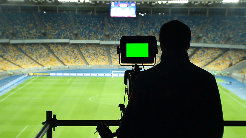 Телевизор смотрим футбол. Видеокамера для футбола. Камеры на футбольных стадионах. Видеокамеры для футбольных трансляций. Трансляция футбола по телевизору.