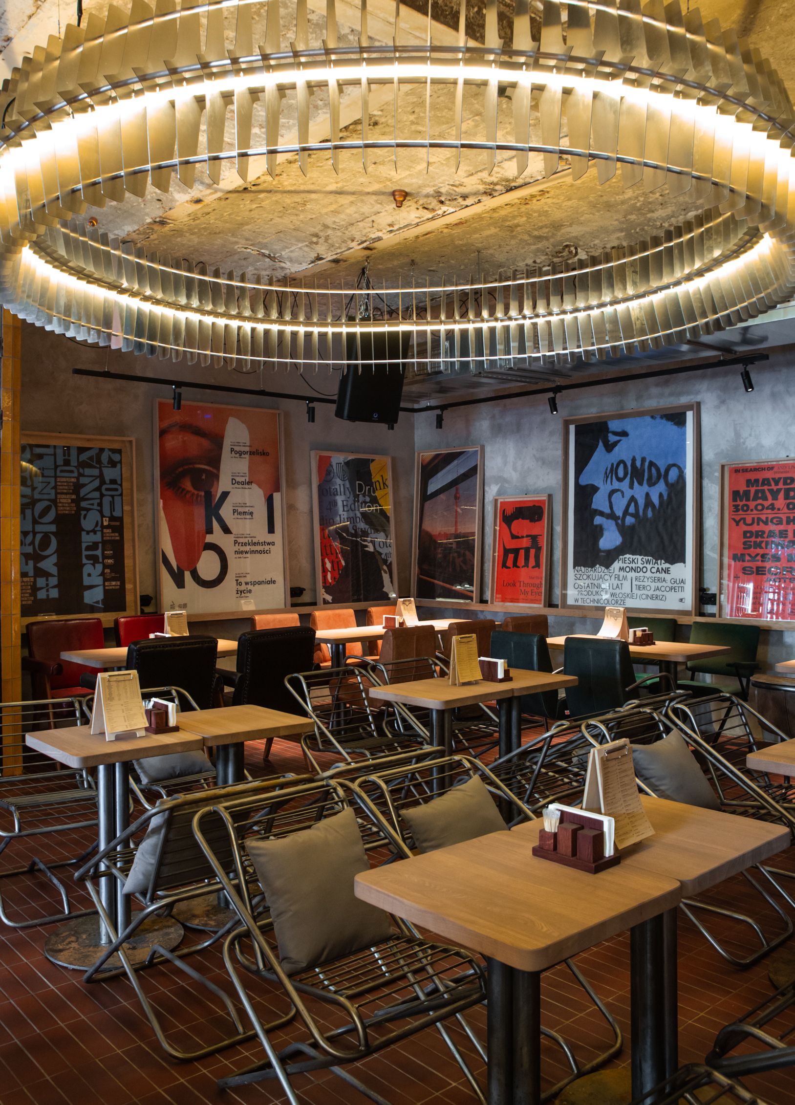 На Новослободской улице открылся бар «Культ Туризм»