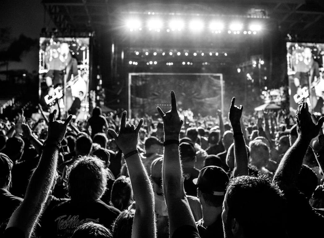 «Мы решили остаться и развлекать людей» (руководители российских концертных агентств — о черных списках, Rammstein в Казахстане и цензуре, материал РБК)