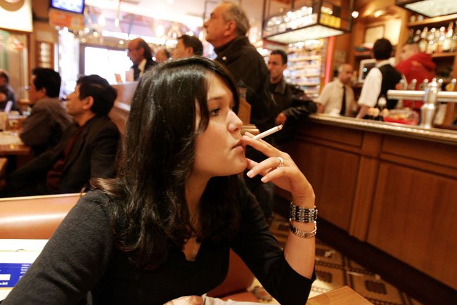 «Пепельницы на столах – предмет интерьера»