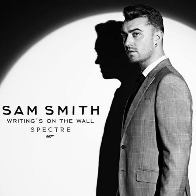 Сэм Смит, записавший заглавную песню к очередному фильму «бондианы», возглавил с ней британский чарт синглов (АУДИО и  ВИДЕО) 