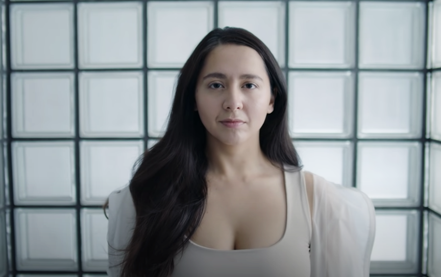 «Сама себе лейбл»: как певица Манижа борется со стереотипами и зарабатывает десятки миллионов рублей в год