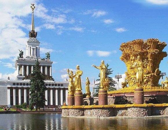 «Переописать настоящее и попытаться посмотреть в будущее»