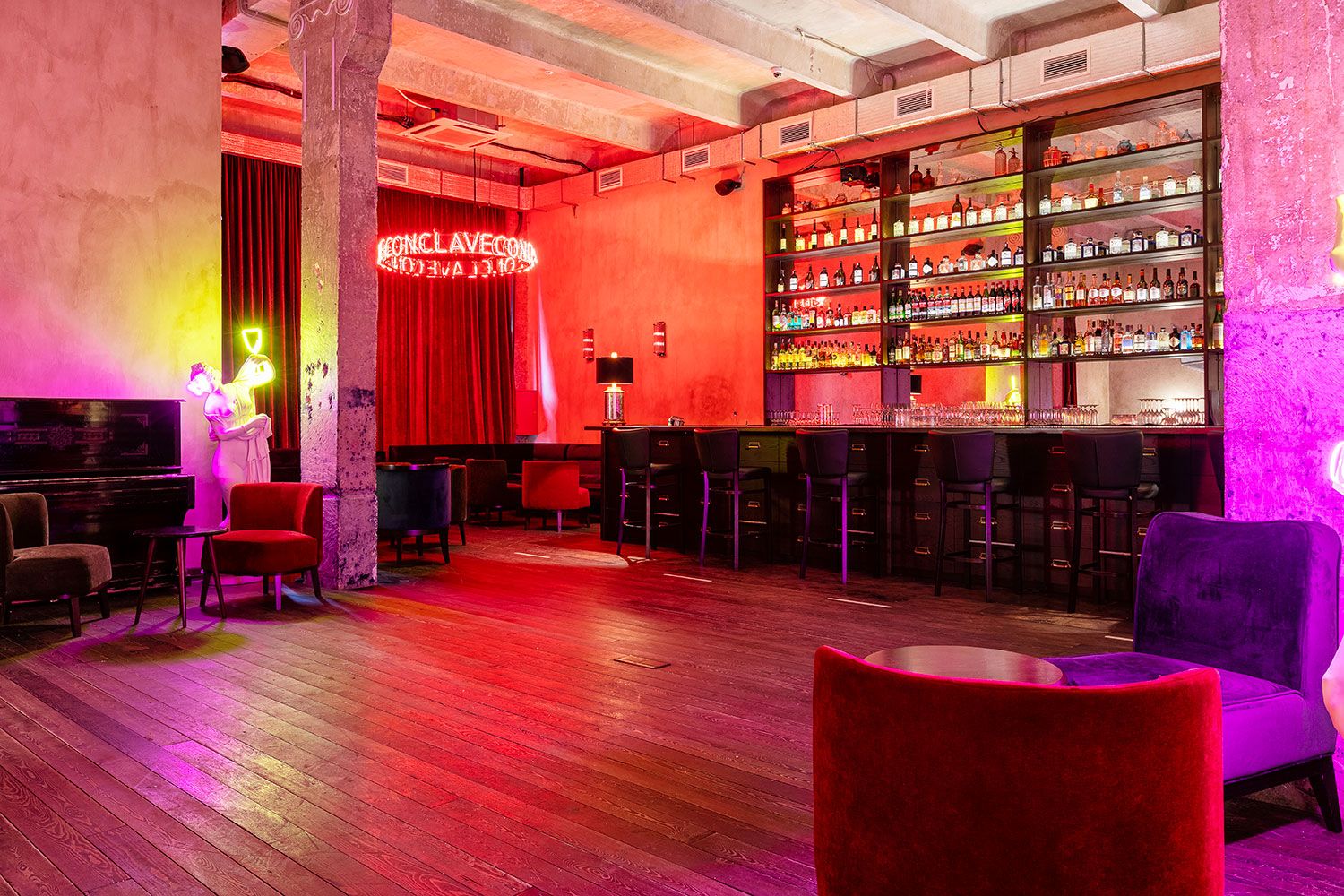 На Трехгорной мануфактуре открылся спикизи-бар Conclave 