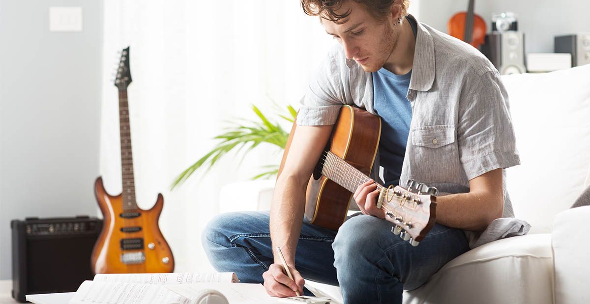 Как работают сонграйтеры, пишущие поп-музыку: разговор о вирусных форматах и рецепте хита (материал ИМИ)