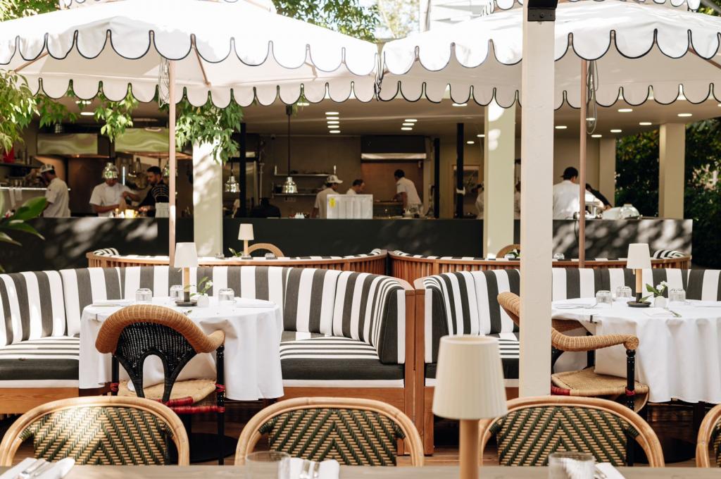 В Вознесенском переулке открылся ресторан «Yudashkin Сад», новый проект Александра Оганезова