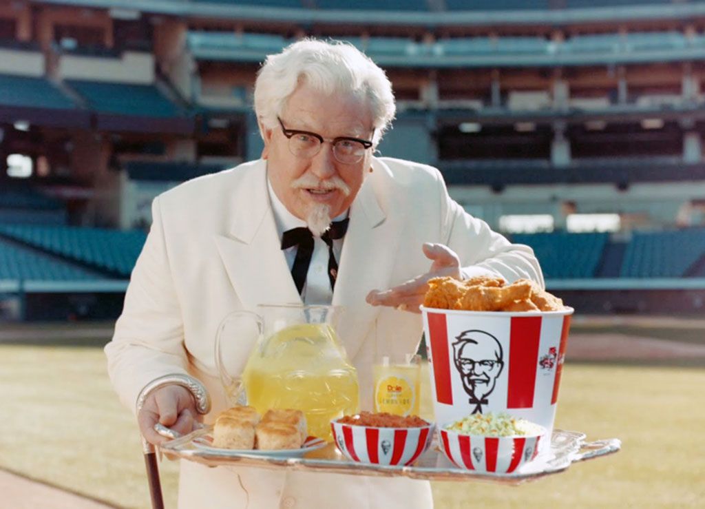 «Рецепт соблазнения» от полковника Сандерса. KFC сняла комедийный фильм о своем основателе 