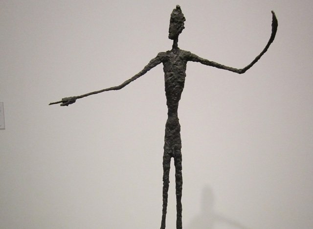 Побьет ли «Указующий человек» рекорд «шагающего»?