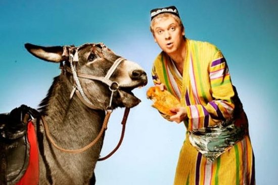 «При входе гостей встречает живой ослик»