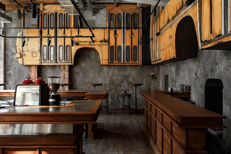 В Большом Путинковском переулке открылась рюмочная с венгерской кухней «Фальстарт»