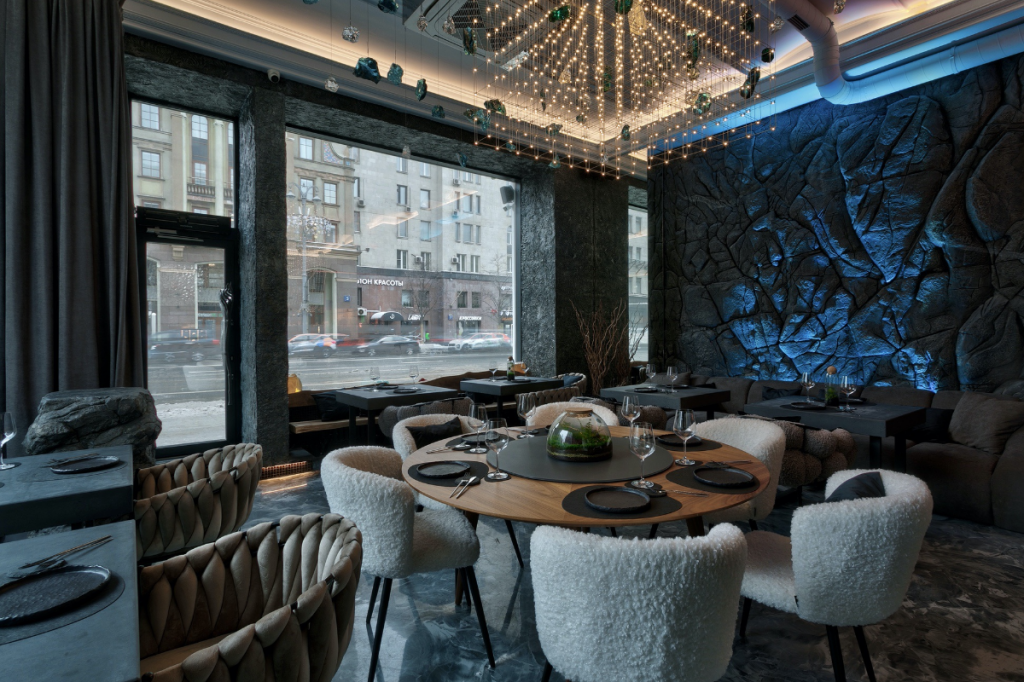 В районе метро «Маяковская» открылся ресторан «Алхимиус» 