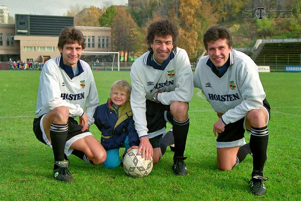 РФС, КХЛ и ФХР просят разрешить рекламу букмекеров на фасадах стадионов и пива – на ТВ во время спортивных трансляций