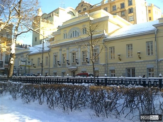 В одном доме с «Турандот»