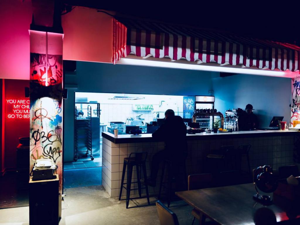 В Трехсвятительском переулке открылось кафе 036 Kebab