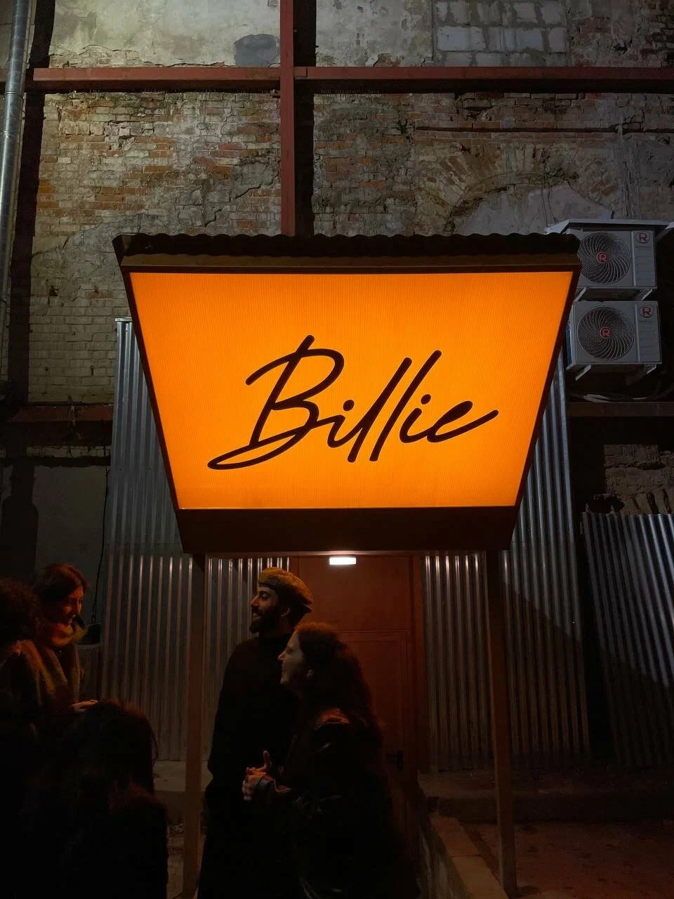 На Неглинной улице открылся бар и бильярдный клуб Billie
