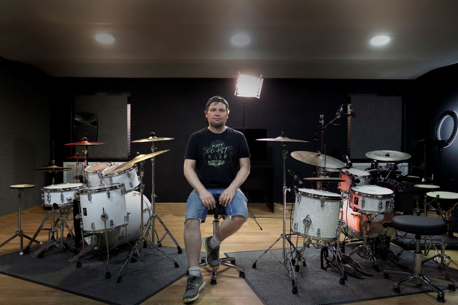 Выпускник RMA Сергей Куликов приглашает на занятия в свою барабанную школу DRUMVOX 