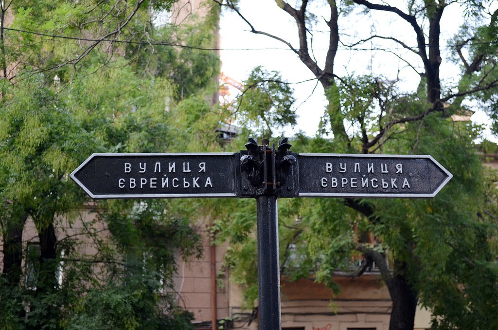 «В меню —картошка со шкварками, домашняя колбаса, скумбрия с луком»