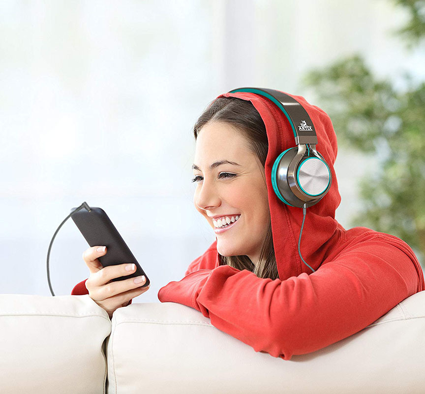 Рынок подписных музыкальных стримингов в России вырос на 20 процентов год к году и достиг 32 миллиардов рублей