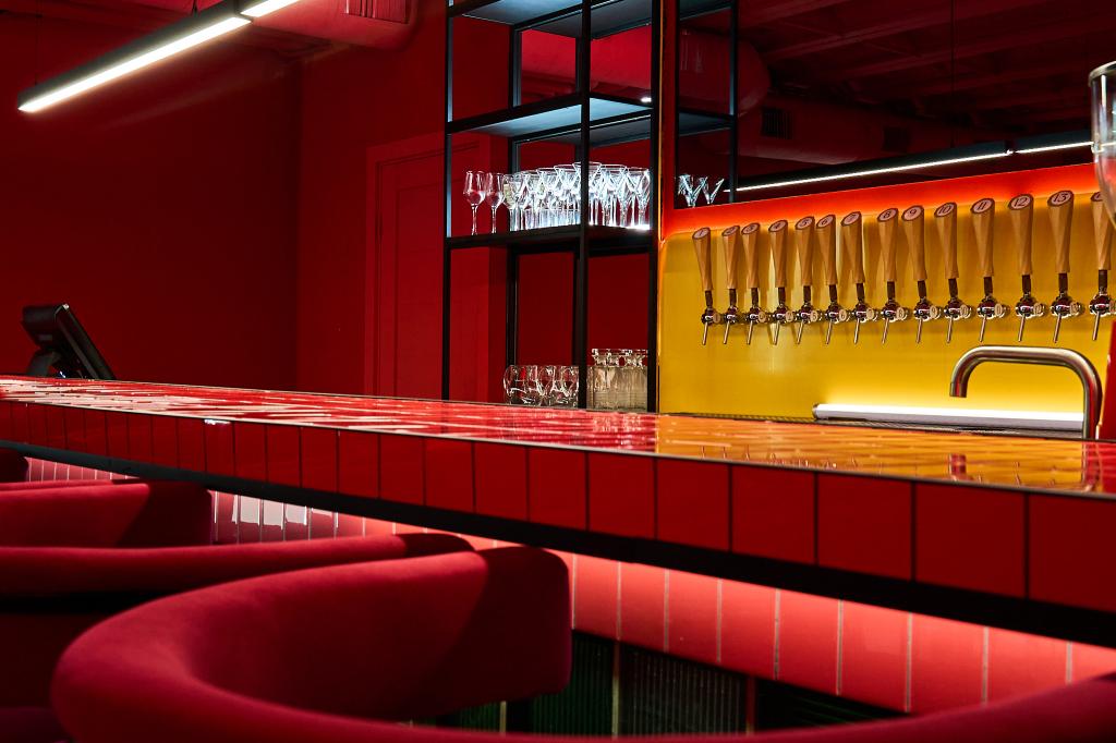 На Новослободской улице открылся бар «Пантон»