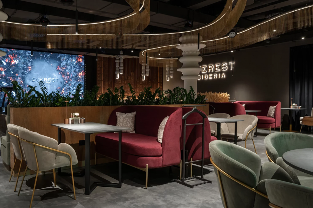 У метро «Маяковская» открылся ресторан Everest Siberia