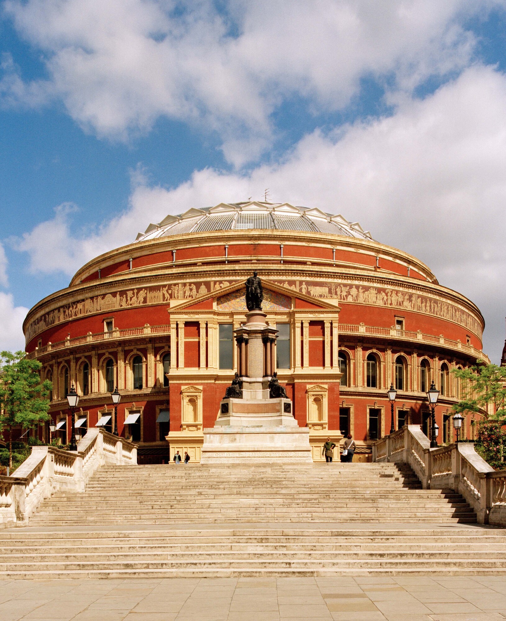 Знаменитый концертный зал Альберт-холл выставил на продажу ложу за 3 миллиона долларов 