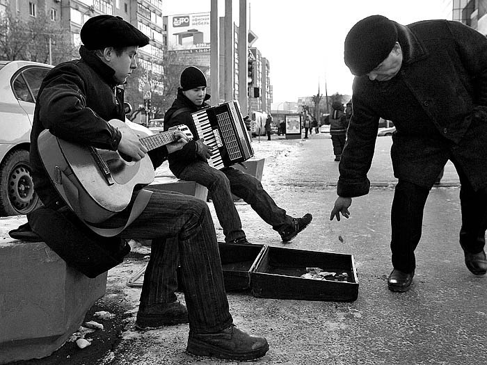 «Поддержать артиста»