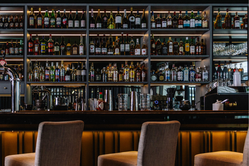 На Цветном бульваре открылся ресторан Abbe, новый проект Алексея Пинского