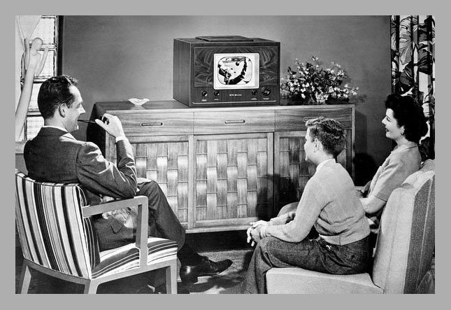 Интернет –СМИ и социальные сети – на вторых ролях