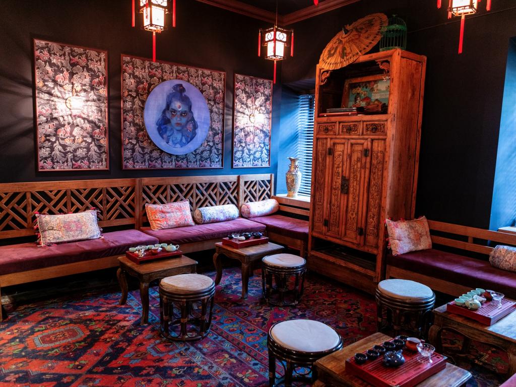 На Пятницкой улице открылся бар «Чайная комната»