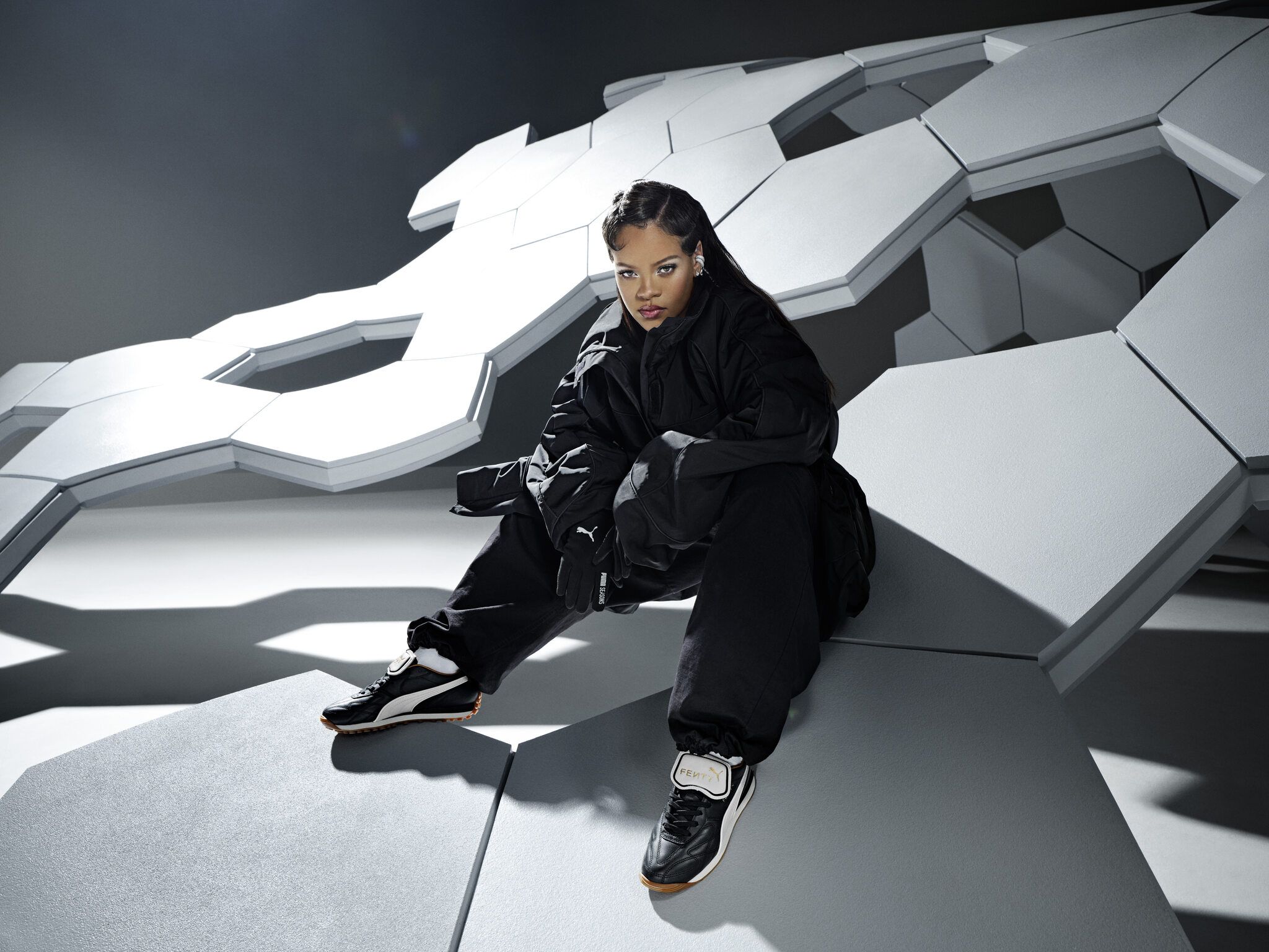 Рианна представила коллаборацию Fenty x Puma, вдохновленную легендарными футболистами