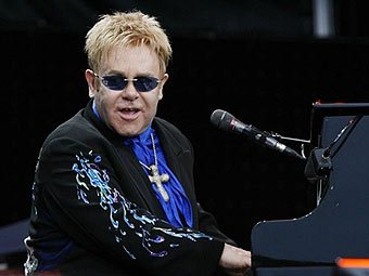 Элтон Джон и YouTube объявили конкурс для начинающих клипмейкеров (ВИДЕО)