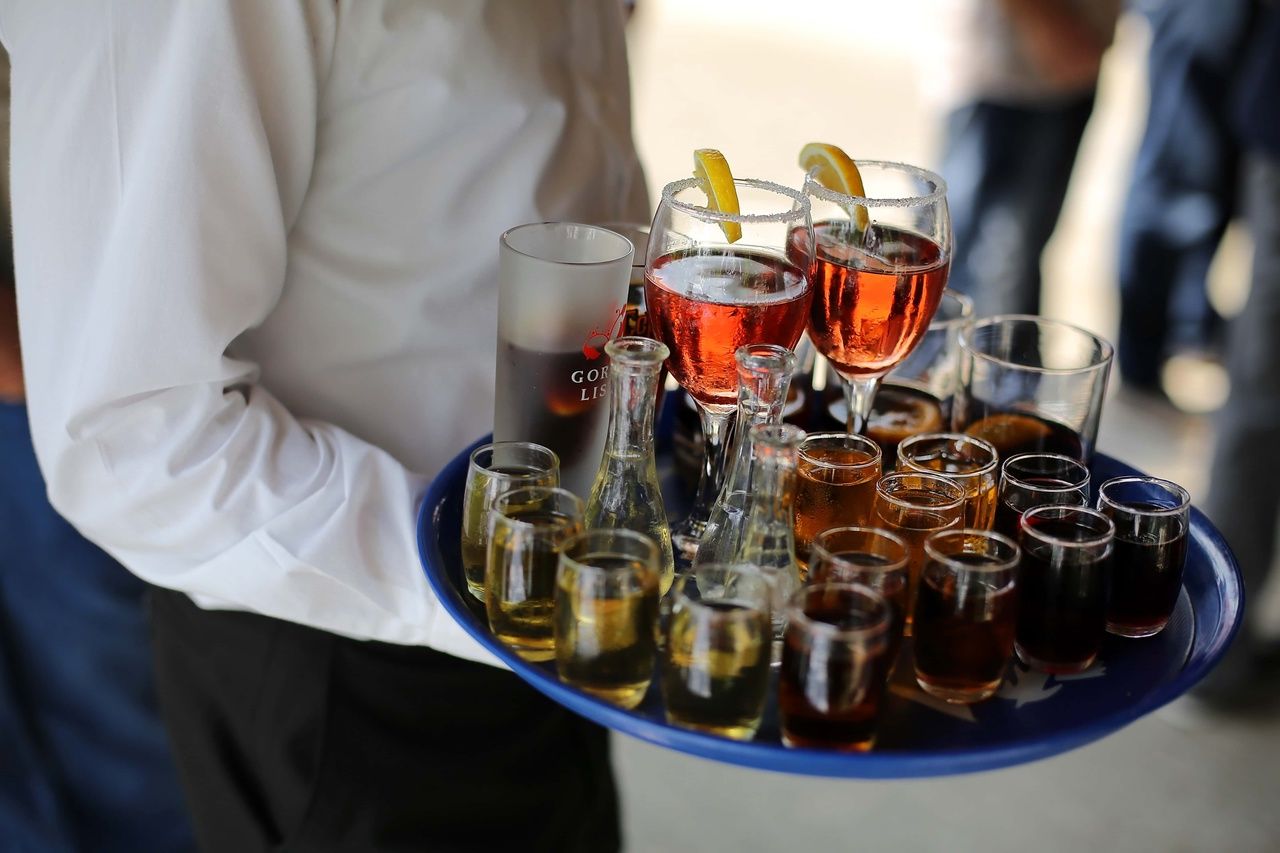 Предпринимателей в сфере общепита предупредили об изменении с 1 сентября правил продажи алкоголя