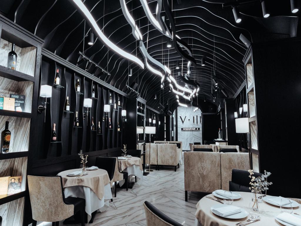На улице Ильинка открылся ресторан Varvarka III с сигарным клубом и винным бутиком