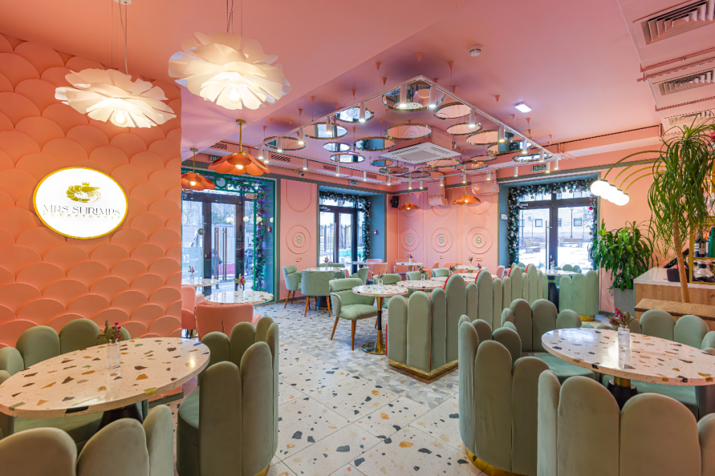 У метро «Китай-город» открылось паназиатское кафе Mrs Shrimps