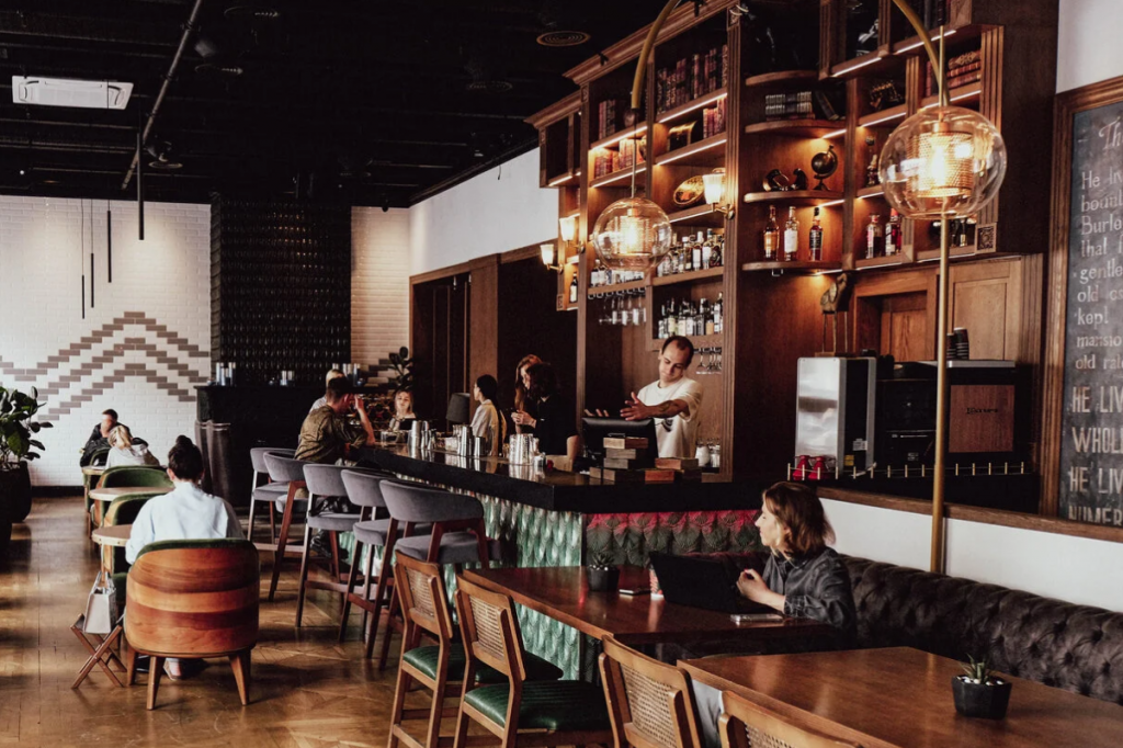 На Покровке открылся ресторан «современной московской кухни» Viva x Adventura