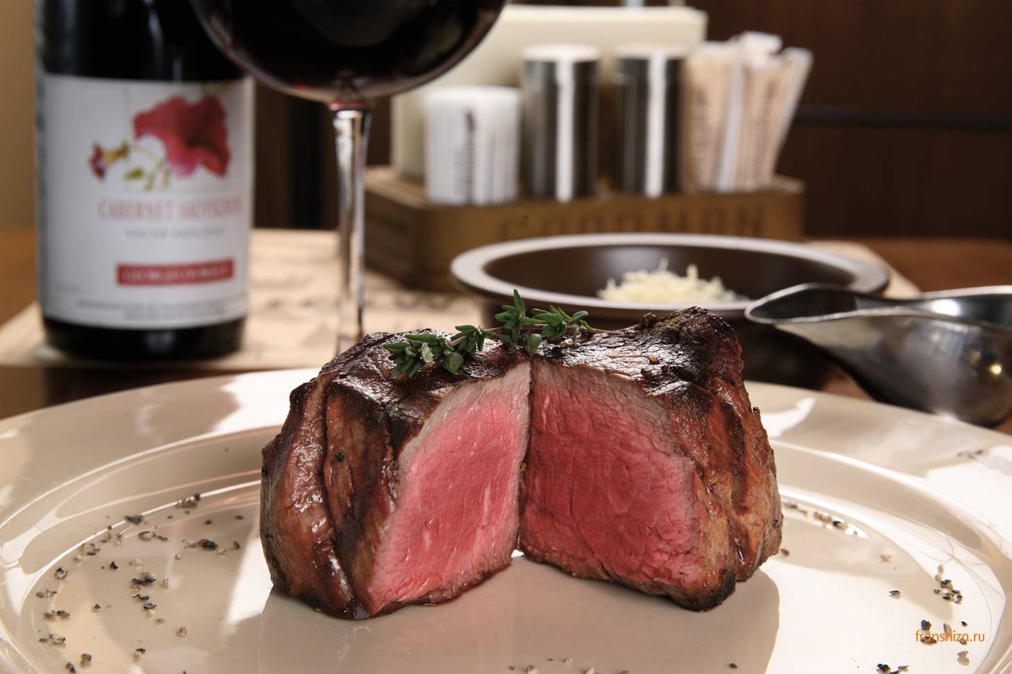 Компания «АРПИКОМ» (сети Goodman, «Колбасофф», «Филимонова и Янкель») и агропромышленный холдинг «Мираторг» провели пресс-конференцию, посвященную годовщине продуктового эмбарго