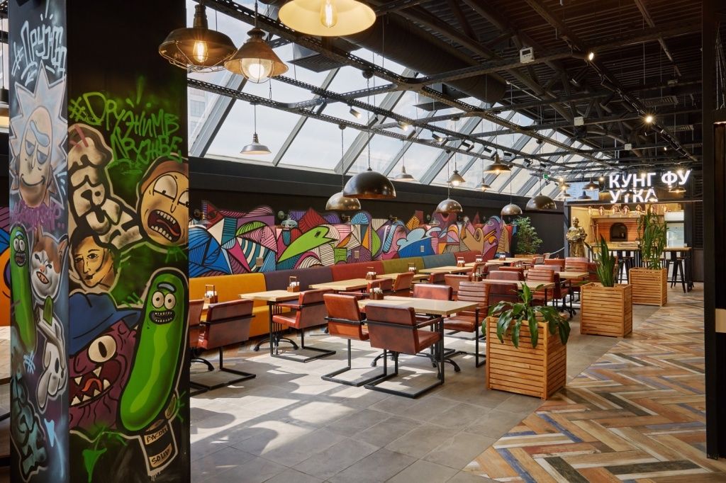 У торгового дома «Дружба» на Новослободской улице  появился собственный фуд-холл