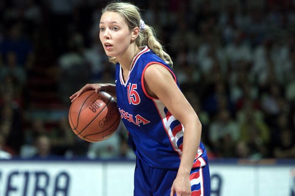 Поддержим Илону Корстин и ее «Динамо»!