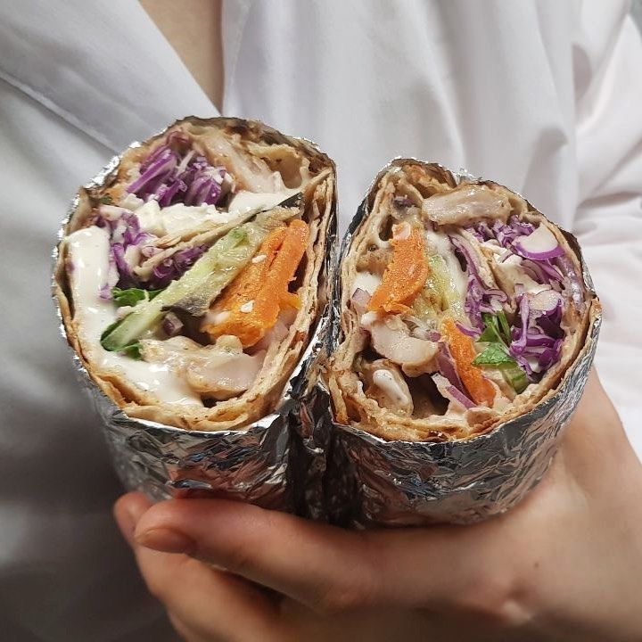 Владелец «Додо пиццы» открыл в Москве первое кафе сети «Донер 42» с приемом заказов через приложение  