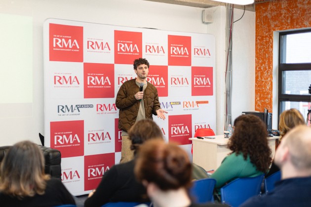 Открытое занятие с Виталием Тюрликом: практики, которые возвращают искусству ремесло и самобытность